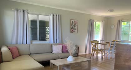 Central and Tidy 3 Bedroom house - Pet Friendly!