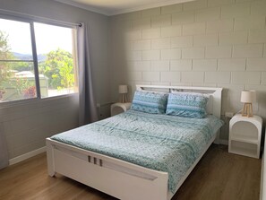 3 Schlafzimmer, Bügeleisen/Bügelbrett, Reisekinderbett, Bettwäsche
