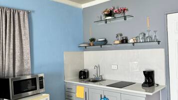 Fridge, microwave, stovetop, coffee/tea maker
