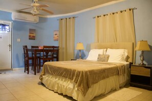 1 chambre, fer et planche Ă repasser, Wi-Fi gratuit, draps fournis