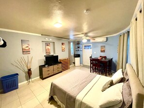 1 chambre, fer et planche à repasser, Wi-Fi gratuit, draps fournis