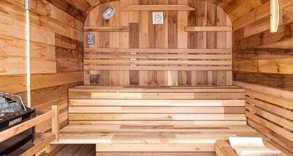 Elegant Oceanfront Escape - hot Tub & Sauna - Private