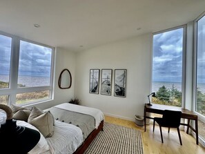 4 bedrooms, desk, iron/ironing board, free WiFi