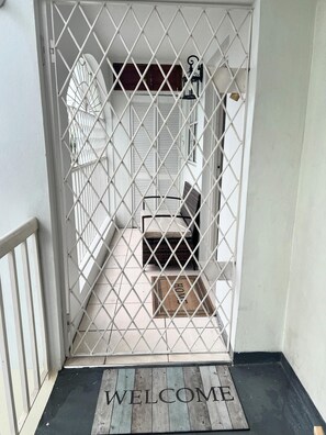 Interior - Blue Laventura cozy condo with WiFi and AC in enchanting Kingston (Kingston)