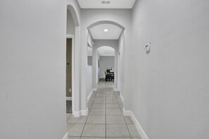 Interior - 163KB - Balmoral Resort, a spacious 4-bedroom retreat perfect for families (Haines City)