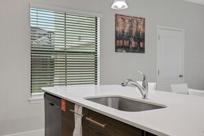 Interior - 137AA - Balmoral Resort, a spacious 3-bedroom, 3.5-bathroom retreat perfect for up to 6 guests (Haines City)