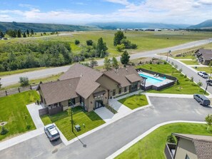 Exterior - Private hot tub, close to downtown, close to ski mountain (Red Lodge)