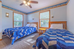 3 室のベッドルーム、アイロン / アイロン台、WiFi (無料)、ベッドシーツ