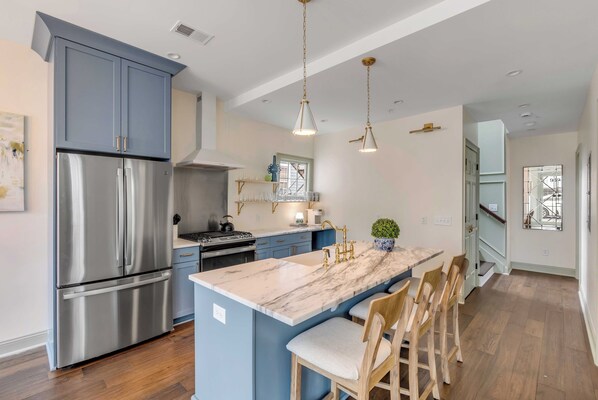 Fridge, microwave, oven, stovetop