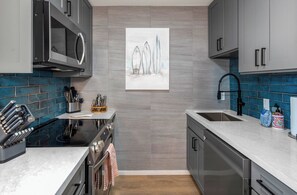 Luxury Condo, Balcony, Ocean View | Private kitchen