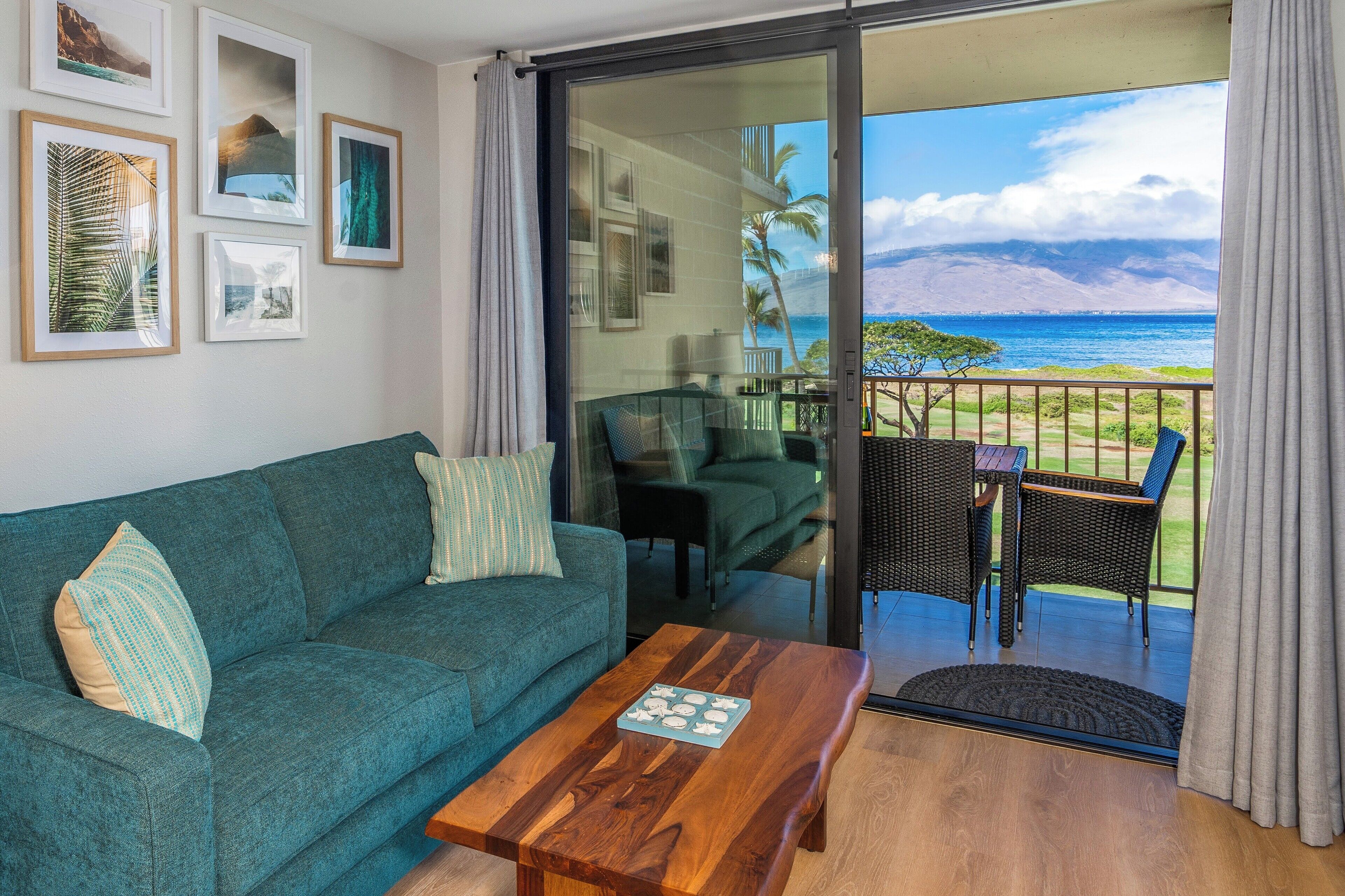 شقة فاخرة - بشرفة - بمنظر للمحيط | منطقة المعيشة