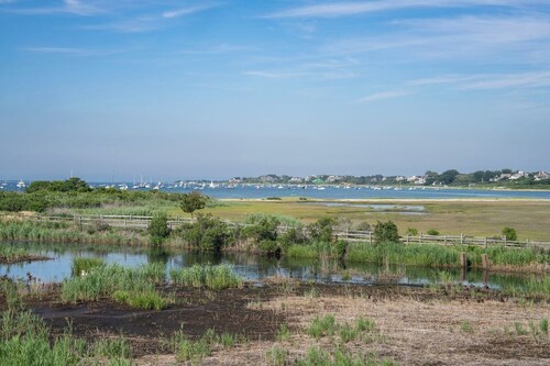 Relax on Nantucket in our Cozy, 1-bedroom condo with AMAZING views!