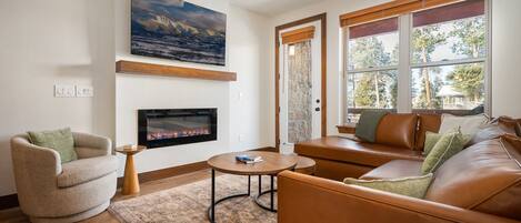 TV connectée, cheminée, jeux vidéo, vidéothèque