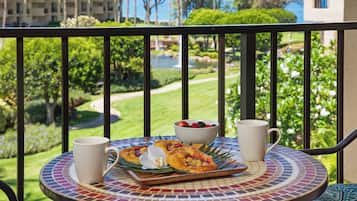 Condo, 1 King Bed with Sofa bed, Air conditioning, Ocean View (1014) | Balcony