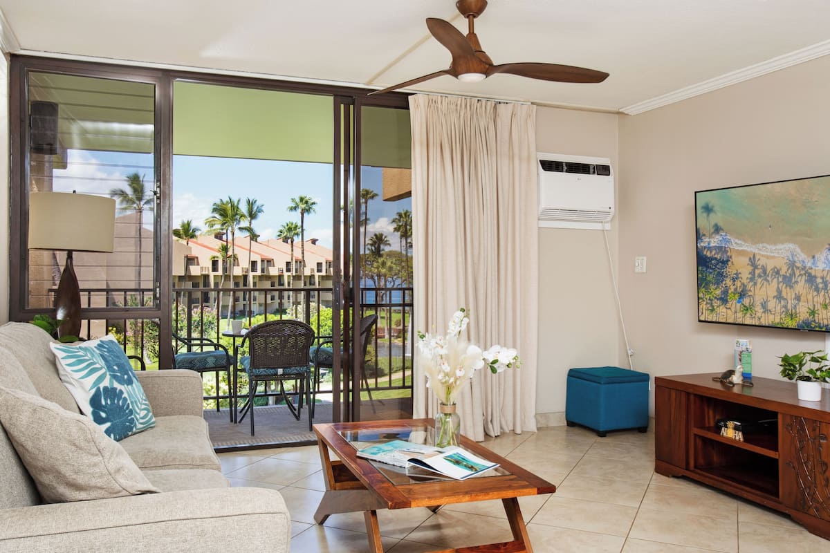 Condo, 1 King Bed with Sofa bed, Air conditioning, Ocean View (1014) | Area soggiorno