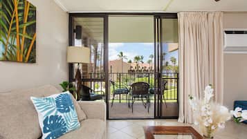 Condo, 1 King Bed with Sofa bed, Air conditioning, Ocean View (1014) | Living area