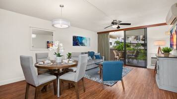 Condo, 1 Bedroom, Garden View (1008) | In-room dining