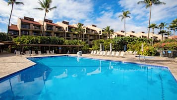 Outdoor pool, a heated pool, open 8:00 AM to 9:00 PM, sun loungers