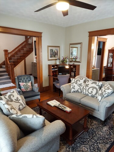 Charming historical 4 bd & 3 full ba home in Terre Haute with WiFi, AC & parking