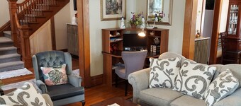 Charming historical 4 bd & 3 full ba home in Terre Haute with WiFi, AC & parking