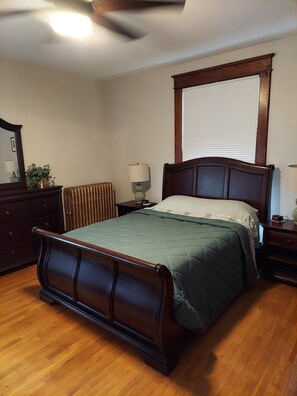 4 bedrooms, desk, iron/ironing board, free WiFi