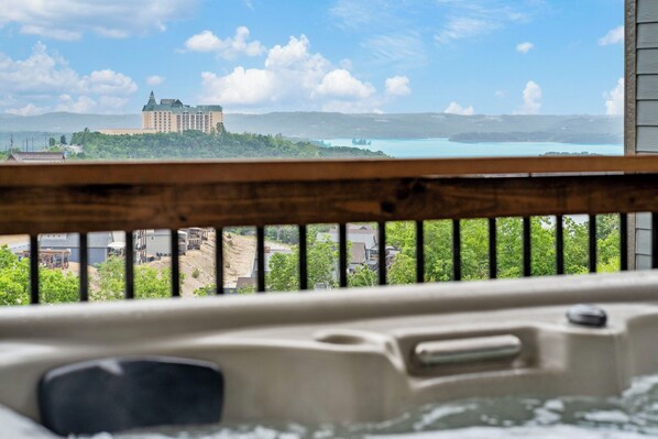 Property grounds - Modern Decor-Arcades-Air Hockey-Cmty Pools-Table Rock Lake Views-Free Tickets-Pvt Hot Tub (Branson)