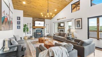 Televisión, chimenea y futbolito