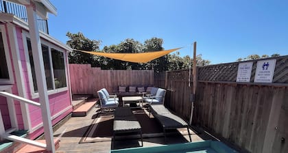 Pink Palace Farmhouse w/Hot Tub & Fire Pit