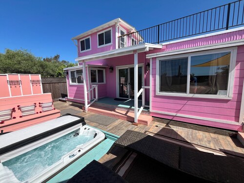 Pink Palace Farmhouse w/Hot Tub & Fire Pit