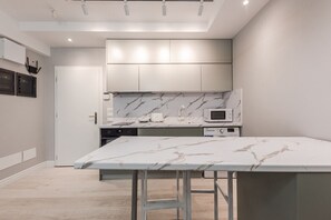 Private kitchen - Kondo Stays - Moskat Apartment 2 (Tiranë)