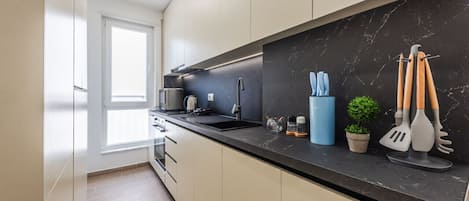 Kochgeschirr/Geschirr/Besteck