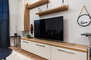 Interior - Kondo Stays - Noir Apartment (Tiranë)