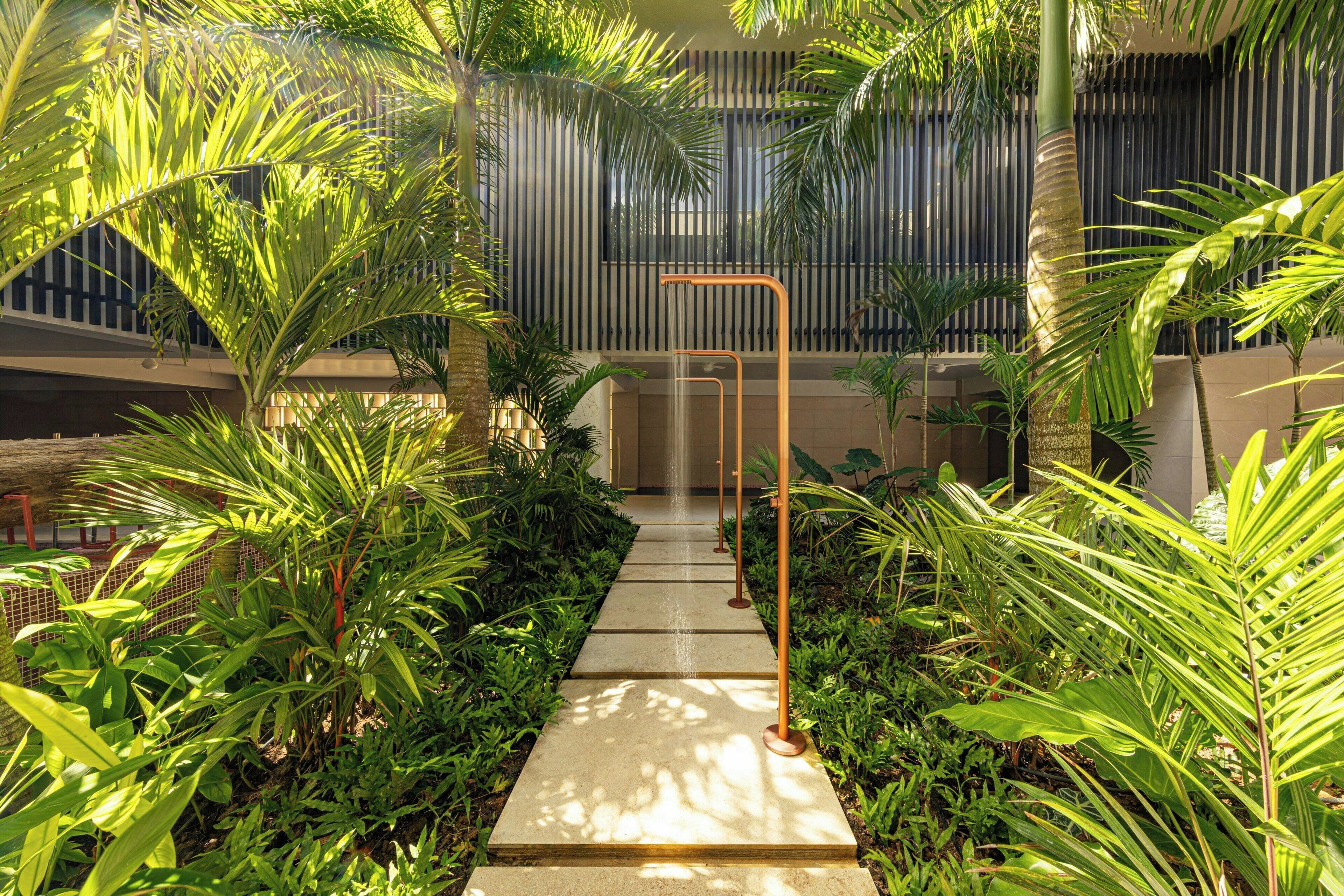 Couples treatment room(s), hot tub, steam room, body treatments