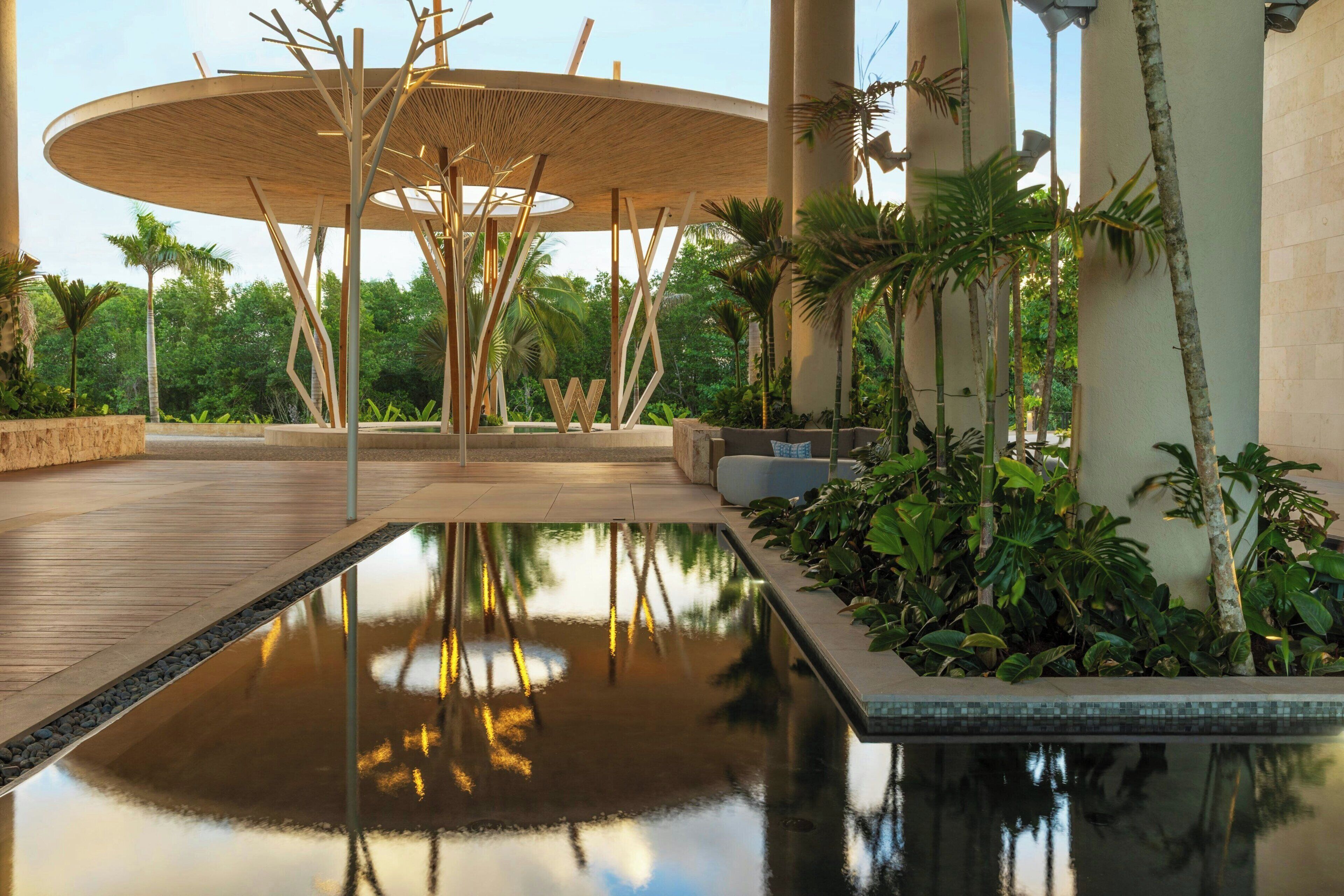 Lobby-lounge