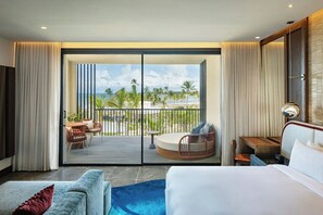 Premium bedding, pillowtop beds, free minibar, in-room safe