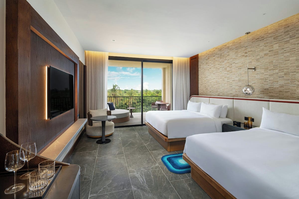Premium bedding, pillowtop beds, minibar (free items), in-room safe