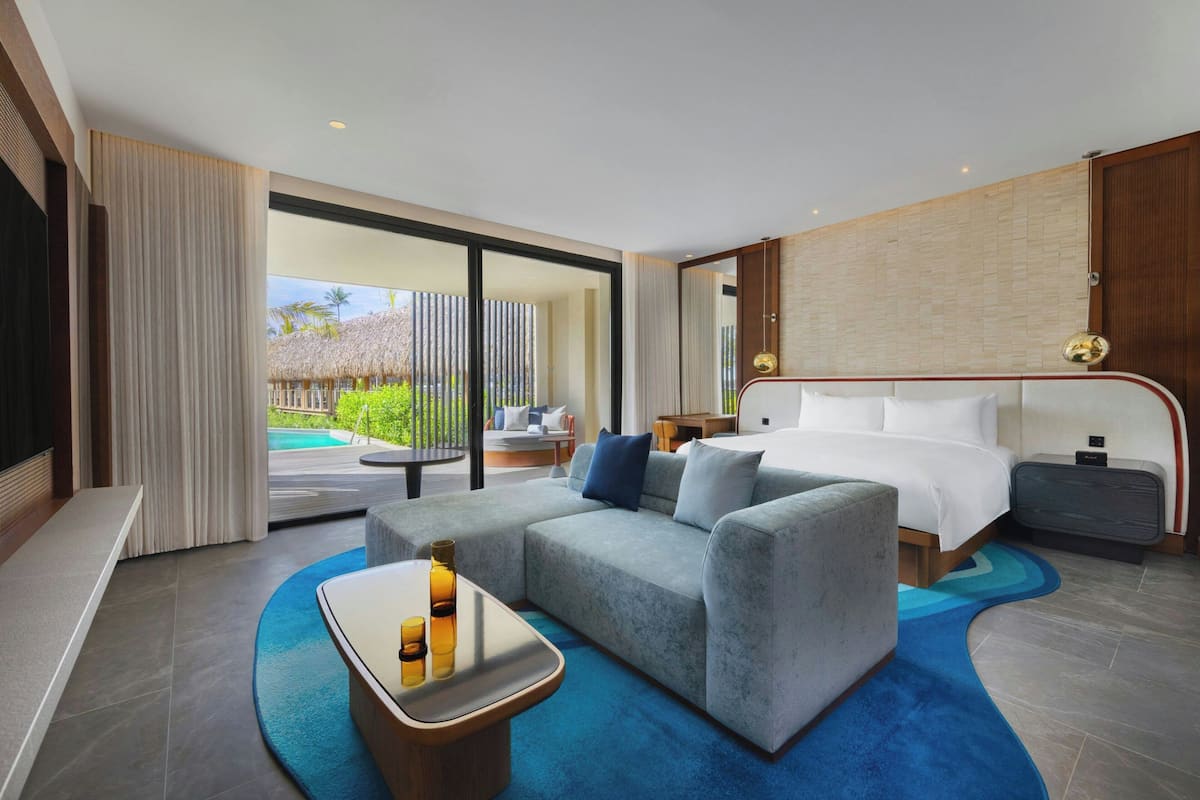 Suite, 1 King Bed (W, Swim-up, All-Incl. Adults Only) | Premium bedding, pillowtop beds, minibar (free items), in-room safe