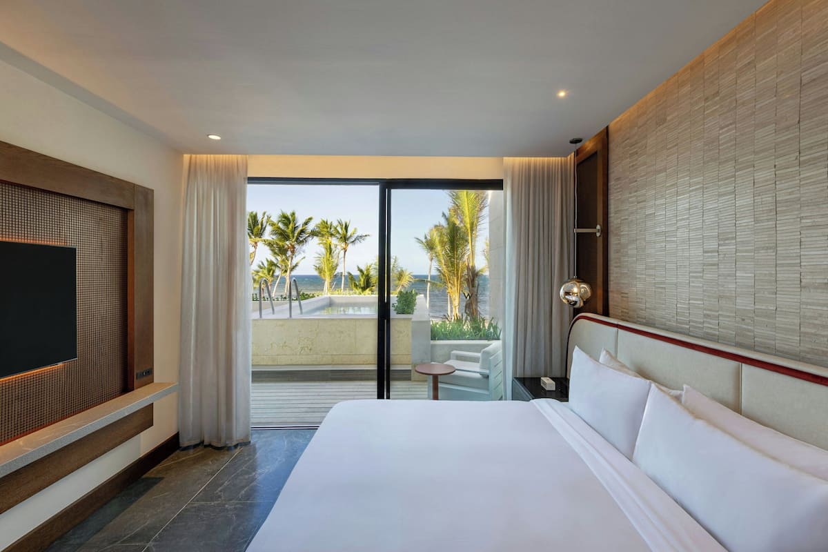 2 outdoor pools, pool cabanas (surcharge), pool umbrellas