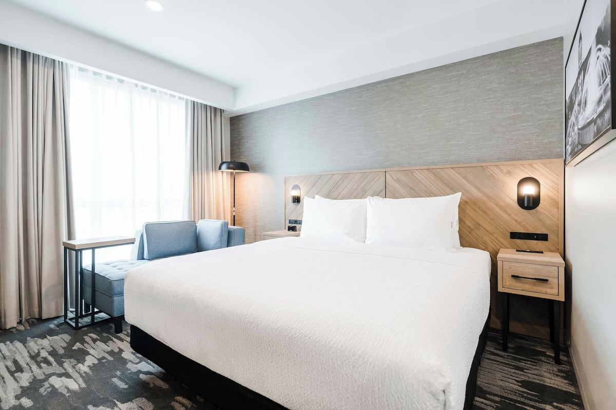 Roupas de cama premium, cofres nos quartos, escrivaninha