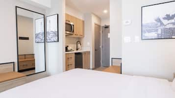 Standard Room, 2 Queen Beds, Non Smoking, Kitchenette | Private kitchenette | Coffee/tea maker