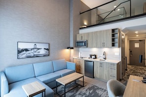 Premium bedding, in-room safe, desk, laptop workspace