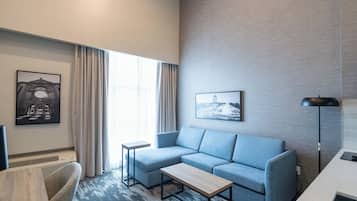 로프트, 킹사이즈침대 1개 및 소파베드, 간이주방 (Loft Suite) | 고급 침구, 객실 내 금고, 책상, 노트북 작업 공간
