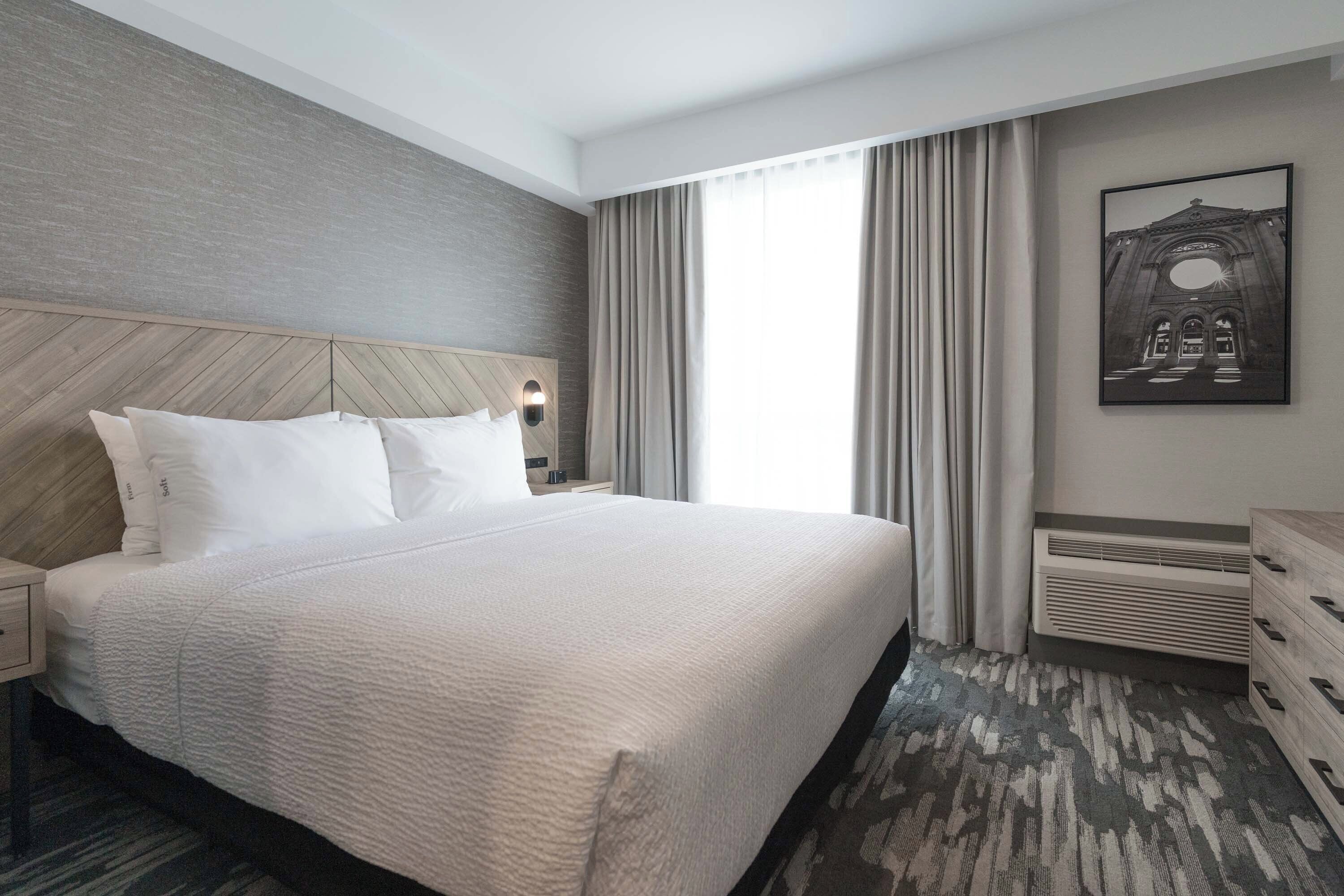 Standard Suite, 1 King Bed with Sofa bed, Kitchen | Premium bedding, in-room safe, desk, laptop workspace