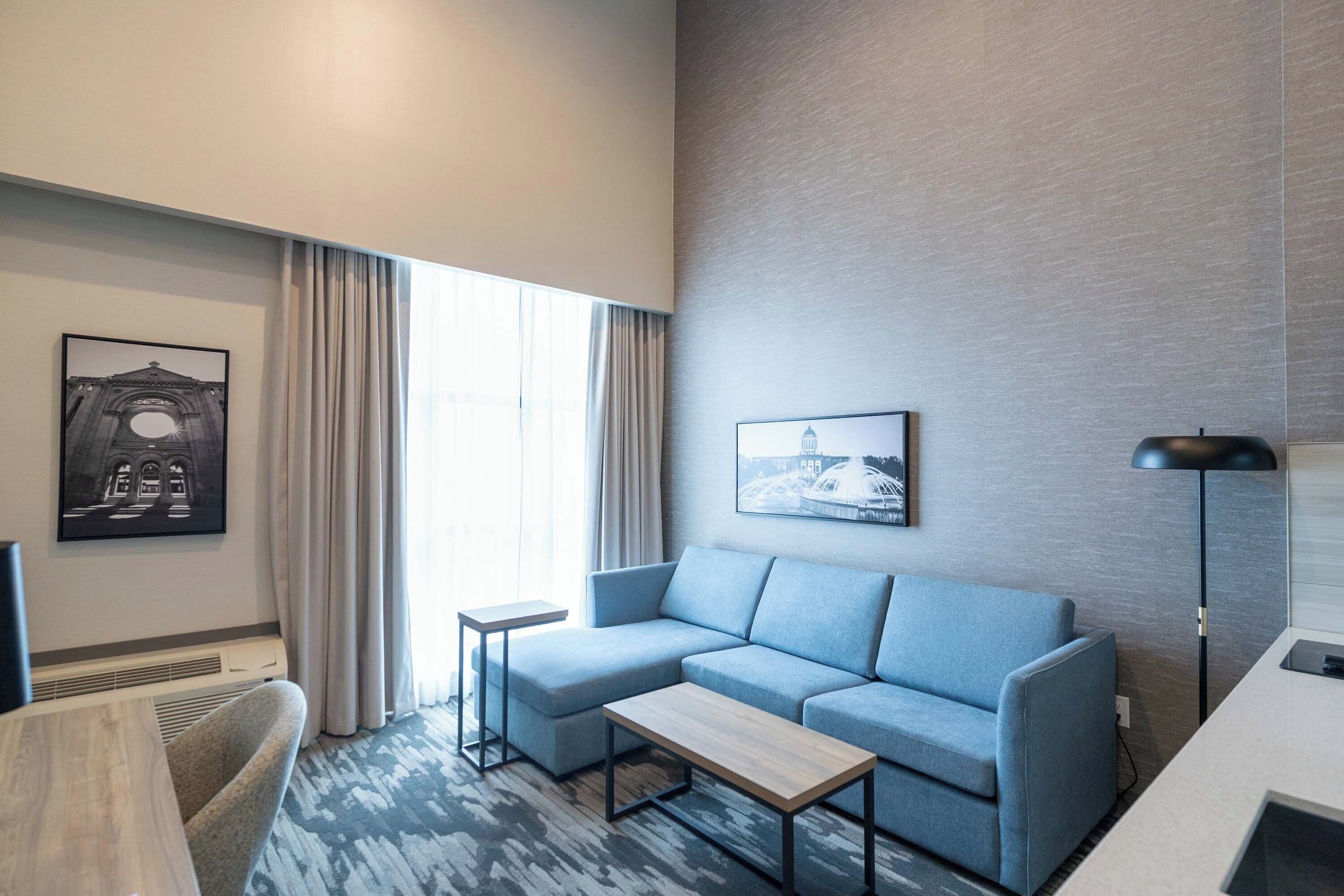 Literie de qualité, coffre-fort, bureau