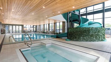 Indoor spa tub