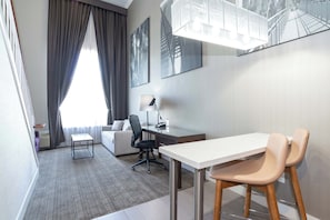 Loft, 1 King Bed with Sofa bed, Kitchenette (Loft Suite)