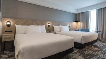 Ropa de cama de alta calidad y caja de seguridad en la habitación