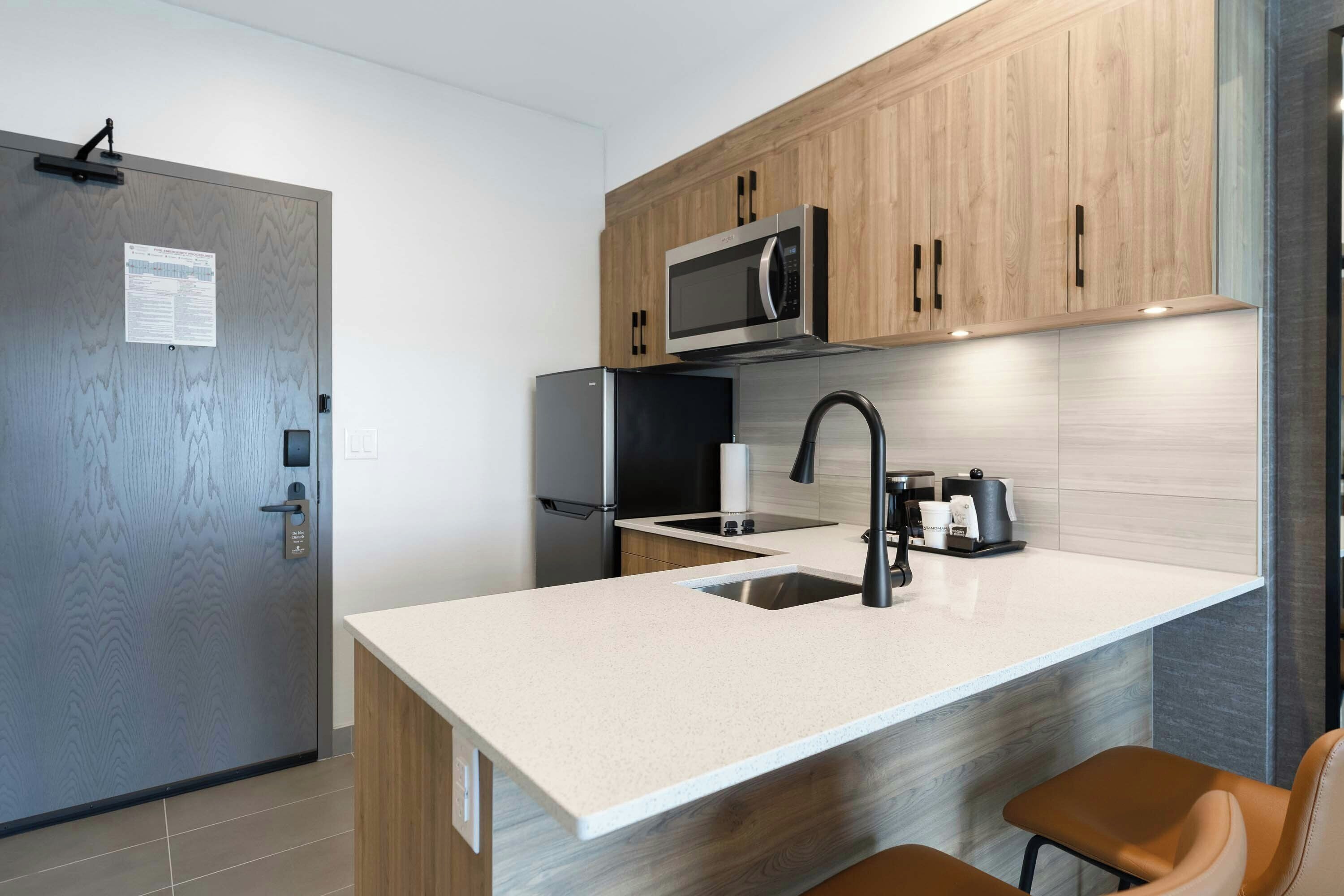 Suite Majestueuse, 1 très grand lit et 1 canapé-lit, cuisine | Cuisine privée | Cafetière/bouilloire