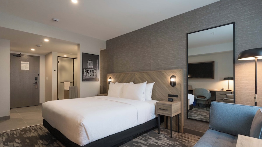 Sandman Signature Winnipeg Airport Hotel & Suites