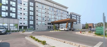 Sandman Signature Winnipeg Airport Hotel & Suites